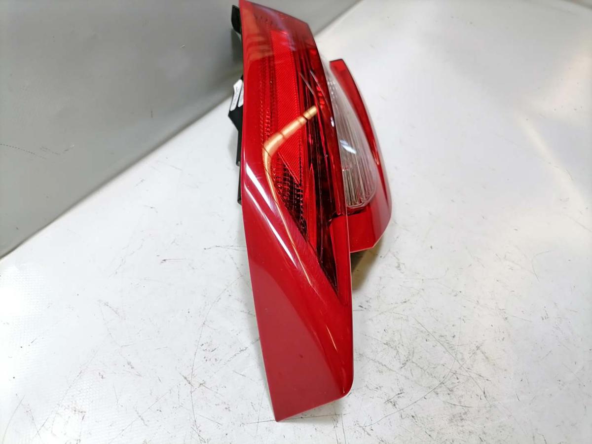 Ford Fiesta MK7 original Rücklicht Rückleuchte Schlussleuchte innen links Bj.2019